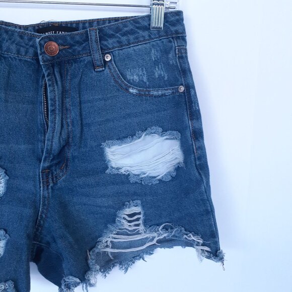 Almost Famous Womens Distressed Denim Shorts‎ Size 5 - Picture 10 of 16